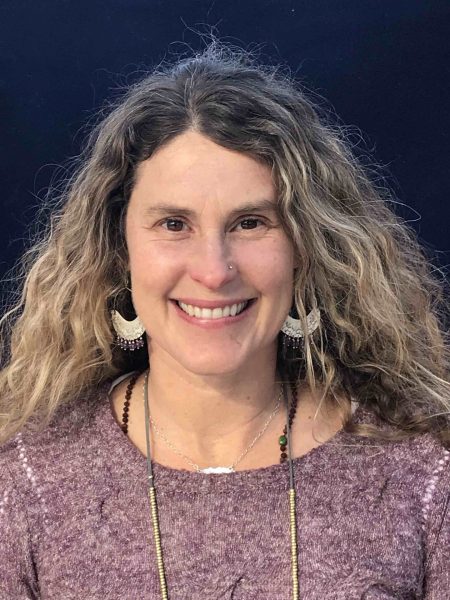 Molly Maller herbal medicine and accupuncture headshot living journeys